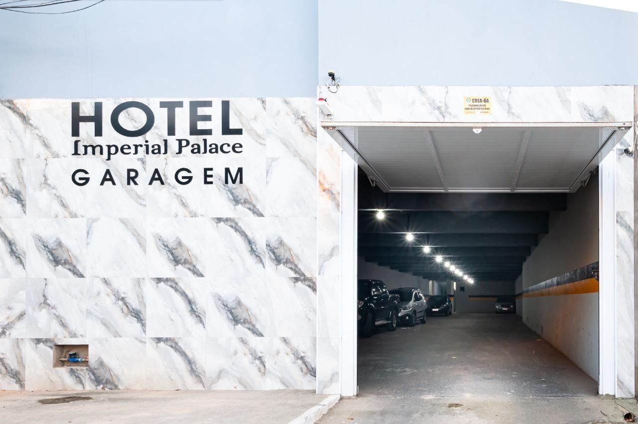 Foto da garagem do hotel