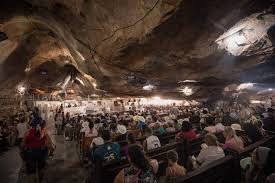Interior da Gruta da Mãe Soledade em Bom Jesus da Lapa.